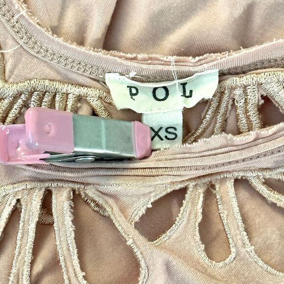 POL Butte Cut Out V Neck Tee in Pink - Picture 5 of 7